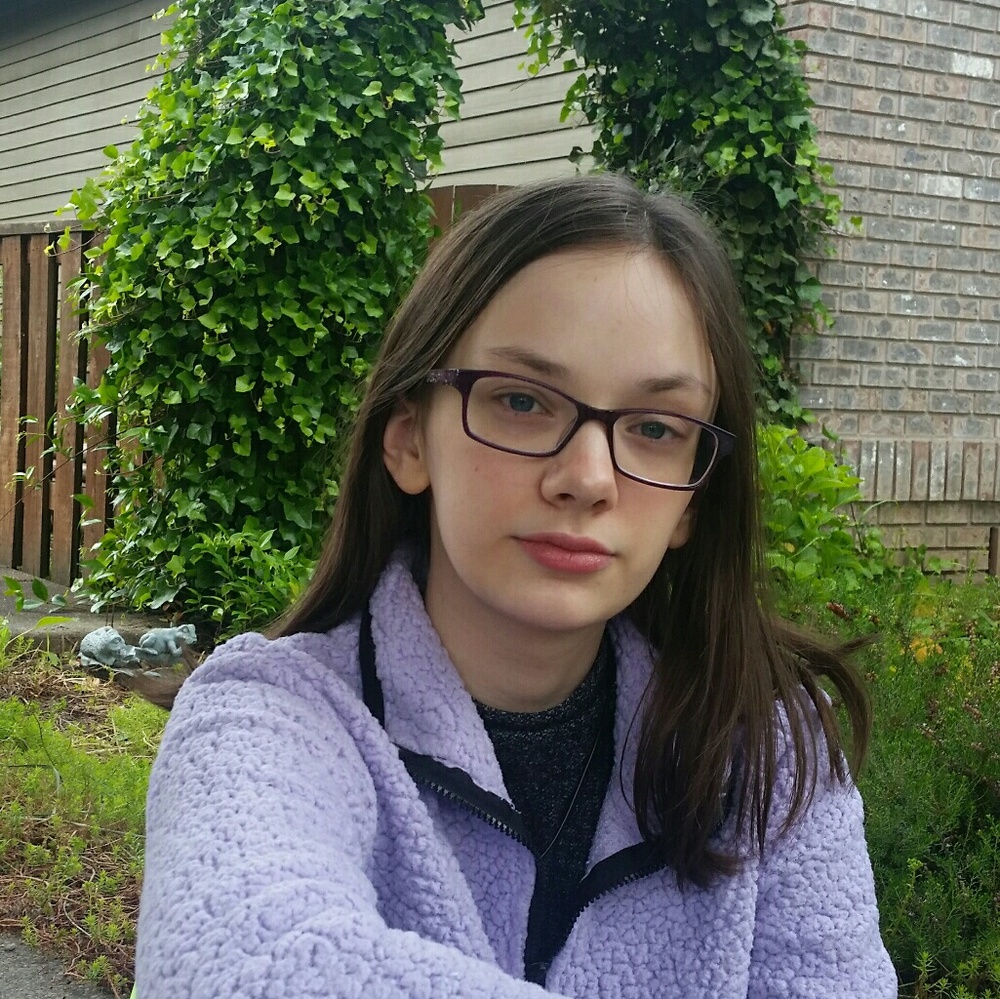 Meet your Posher, Elise